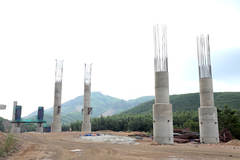 Những nhịp cầu đầu ti&ecirc;n nối mạch cao tốc Kh&aacute;nh H&ograve;a - Bu&ocirc;n Ma Thuột- Ảnh 13.