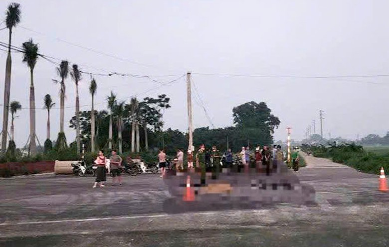 Hiện trường vụ tai nạn khiến bà M tử vong tại chỗ - Ảnh: Quốc Phương. Hiện trường vụ tai nạn khiến bà M tử vong tại chỗ - Ảnh: Quốc Phương.