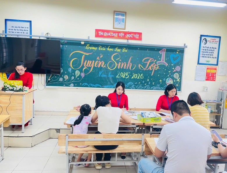 Hơn 50 học sinh chuyển trường sau vụ tuyển sinh "chui" tại H&agrave; Nội- Ảnh 1.