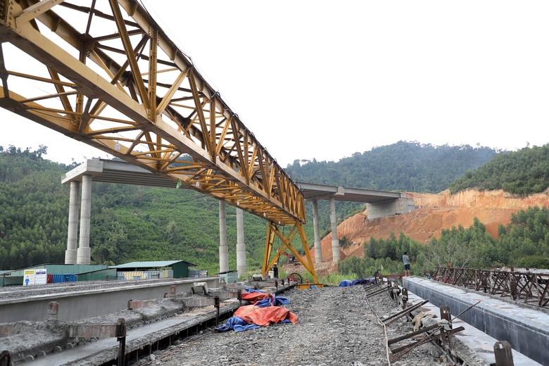 Những nhịp cầu đầu ti&ecirc;n nối mạch cao tốc Kh&aacute;nh H&ograve;a - Bu&ocirc;n Ma Thuột- Ảnh 12.