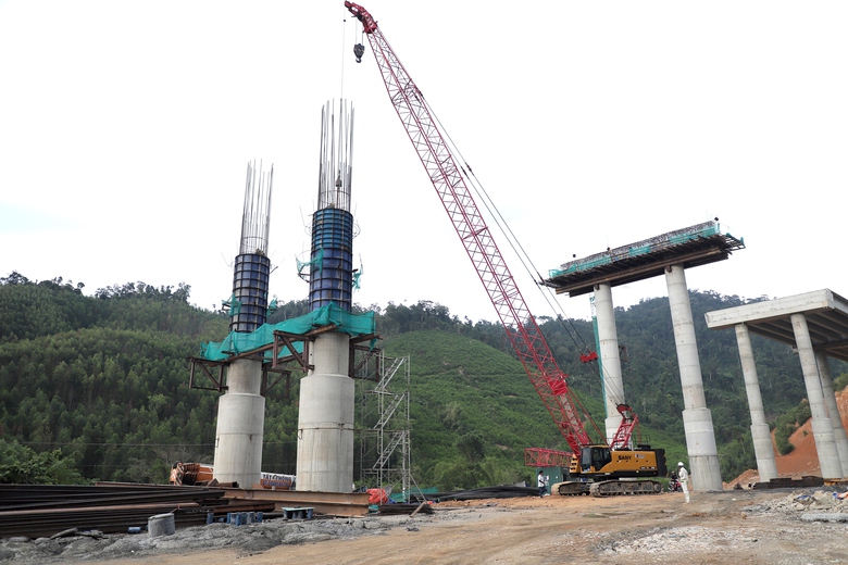 Những nhịp cầu đầu ti&ecirc;n nối mạch cao tốc Kh&aacute;nh H&ograve;a - Bu&ocirc;n Ma Thuột- Ảnh 8.