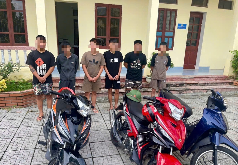 C&ocirc;ng an Thanh H&oacute;a xử phạt nh&oacute;m thanh, thiếu ni&ecirc;n đi xe lạng l&aacute;ch, đ&aacute;nh v&otilde;ng- Ảnh 1.