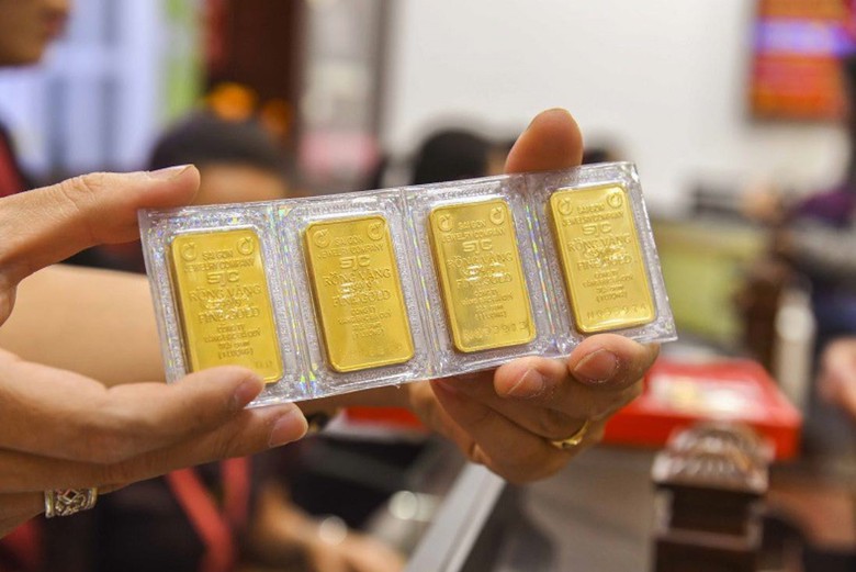 Vọt l&ecirc;n gần 3 triệu đồng mỗi lượng, gi&aacute; v&agrave;ng miếng SJC lập kỷ lục mới- Ảnh 1.