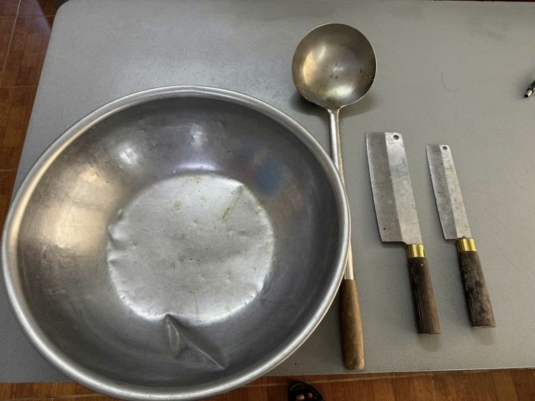 C&ocirc;ng an Đồng Nai khống chế nh&oacute;m thanh ni&ecirc;n say xỉn, g&acirc;y rối trong đ&ecirc;m- Ảnh 3.