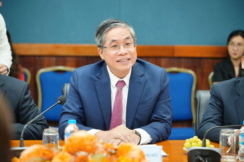 Long Ch&acirc;u hợp t&aacute;c chiến lược to&agrave;n diện c&ugrave;ng Bệnh viện Đại học Y Dược TP.HCM- Ảnh 3.