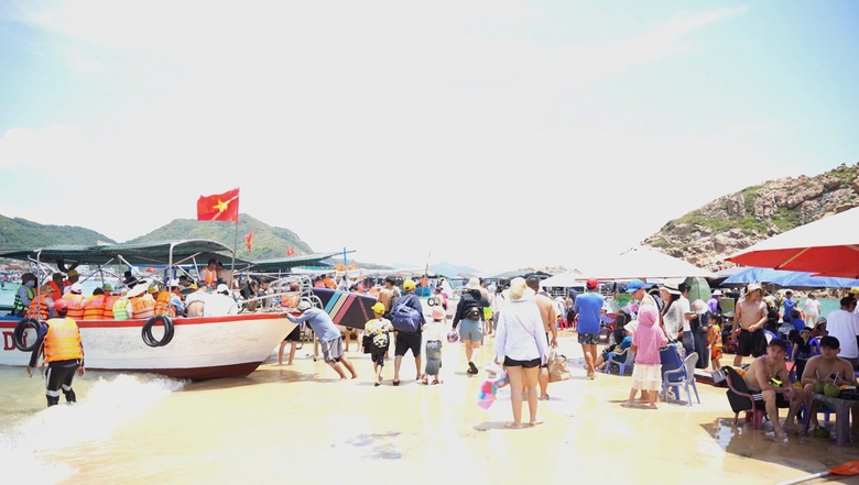 Du lịch bứt ph&aacute;, giao th&ocirc;ng an to&agrave;n trong dịp lễ Quốc kh&aacute;nh 2/9- Ảnh 2.