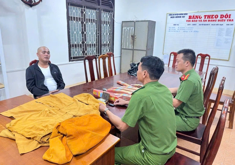 Đắk Lắk: Bắt khẩn cấp thanh ni&ecirc;n giả danh sư thầy, lừa đảo tiền của nhiều phụ nữ- Ảnh 1.