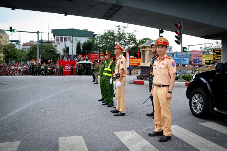 H&agrave; Nội kh&ocirc;ng xảy ra &ugrave;n tắc, tai nạn giao th&ocirc;ng nghi&ecirc;m trọng dịp diễu binh A80- Ảnh 1.