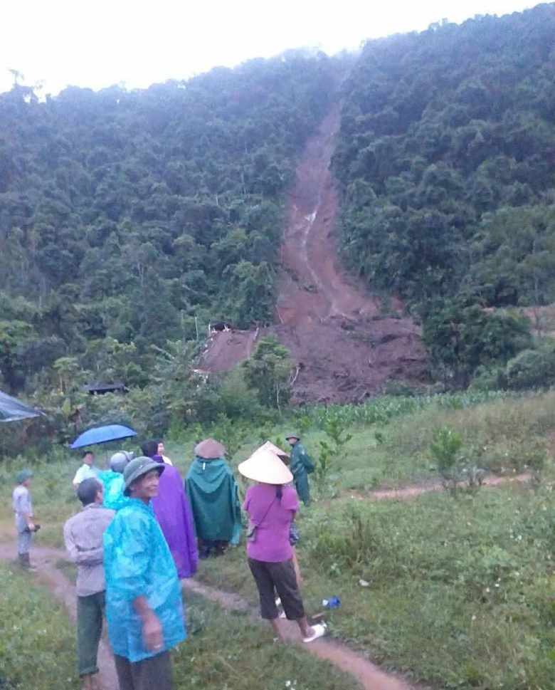Th&aacute;i Nguy&ecirc;n: Mưa lớn g&acirc;y sạt lở, 2 ng&ocirc;i nh&agrave; bị v&ugrave;i lấp ho&agrave;n to&agrave;n- Ảnh 1.