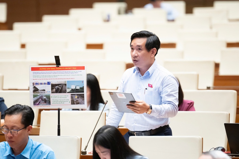 Đại biểu Quốc hội đề xuất cách đỗ xe trước nhà dân để không xảy ra mâu thuẫn- Ảnh 2. Đại biểu Quốc hội đề xuất cách đỗ xe trước nhà dân để không xảy ra mâu thuẫn- Ảnh 2.