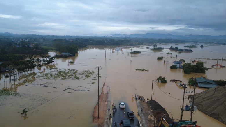 L&agrave;o Cai: 10 người thương vong, gần 9.000 ng&ocirc;i nh&agrave; hư hỏng do ho&agrave;n lưu b&atilde;o- Ảnh 2.