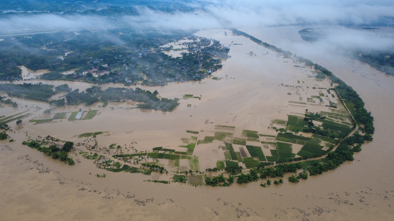 L&agrave;o Cai: 10 người thương vong, gần 9.000 ng&ocirc;i nh&agrave; hư hỏng do ho&agrave;n lưu b&atilde;o- Ảnh 1.