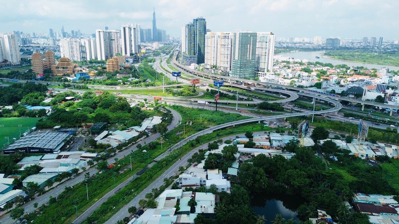 Bí thư Trần Lưu Quang: TP.HCM không cấm xe xăng, ưu tiên giao thông công cộng- Ảnh 4.