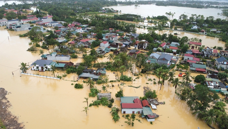 Rốn lũ N&ocirc;ng Cống oằn m&igrave;nh sau mưa lớn, nước v&acirc;y tứ bề- Ảnh 3.