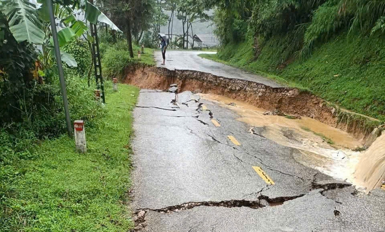 Cao Bằng: Nhiều tuyến đường bị chia cắt, nỗ lực t&igrave;m kiếm 3 c&ocirc;ng nh&acirc;n mất t&iacute;ch- Ảnh 1.
