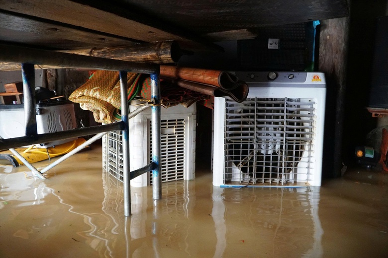 Rốn lũ N&ocirc;ng Cống oằn m&igrave;nh sau mưa lớn, nước v&acirc;y tứ bề- Ảnh 7.