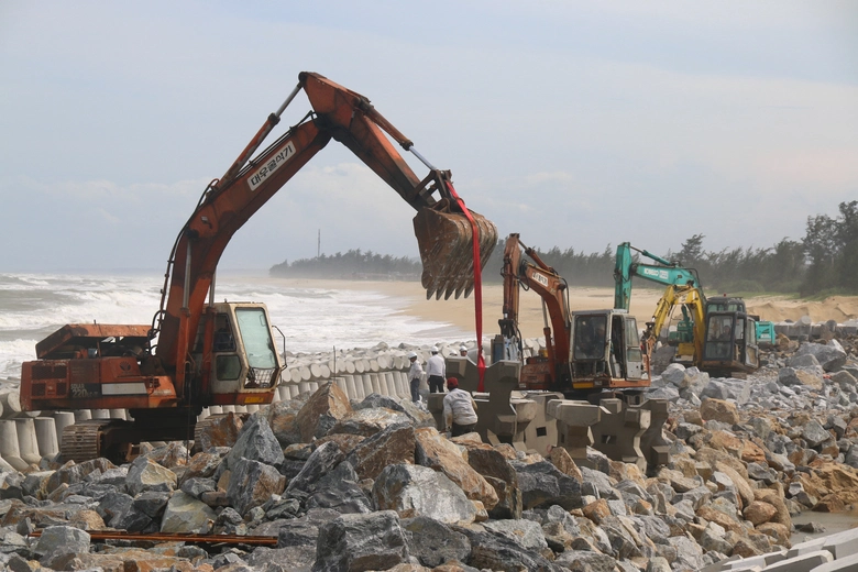 Quảng Ng&atilde;i c&ocirc;ng bố đơn gi&aacute; nh&acirc;n c&ocirc;ng, ca m&aacute;y v&agrave; thiết bị thi c&ocirc;ng x&acirc;y dựng- Ảnh 2.