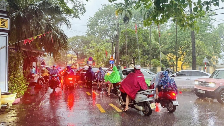 C&aacute;c x&atilde; v&ugrave;ng ven H&agrave; Nội căng m&igrave;nh ứng ph&oacute; hậu quả mưa b&atilde;o- Ảnh 8.