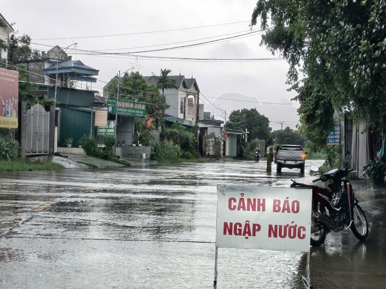 Ninh B&igrave;nh: Tuyến đường huyết mạch 479 ngập cục bộ, giao th&ocirc;ng đi Ph&uacute; Thọ bị chia cắt- Ảnh 2.
