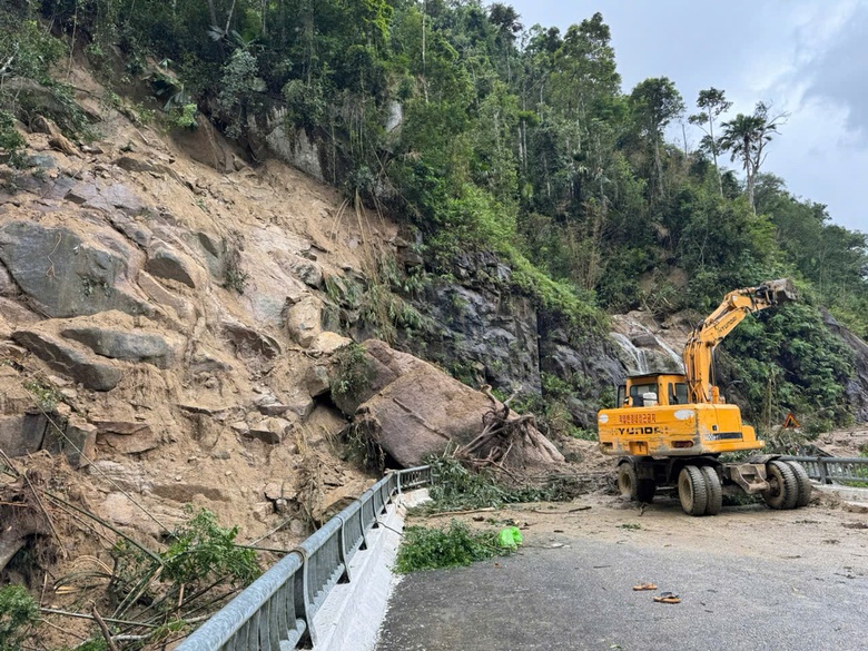 Nghệ An: B&atilde;o số 10 khiến một người tử vong, gần 20.000 căn nh&agrave; bị tốc m&aacute;i- Ảnh 2.
