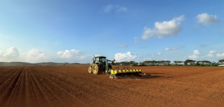 Những cỗ &ldquo;si&ecirc;u m&aacute;y&rdquo; tr&ecirc;n c&aacute;nh đồng nguy&ecirc;n liệu 8.100ha của TH true MILK- Ảnh 4.