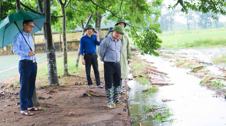 C&aacute;c x&atilde; v&ugrave;ng ven H&agrave; Nội căng m&igrave;nh ứng ph&oacute; hậu quả mưa b&atilde;o- Ảnh 12.