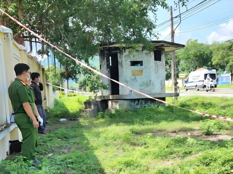 K&eacute;o d&acirc;y điện, ph&aacute;t hiện thi thể trong l&ocirc; cốt bỏ hoang- Ảnh 1.