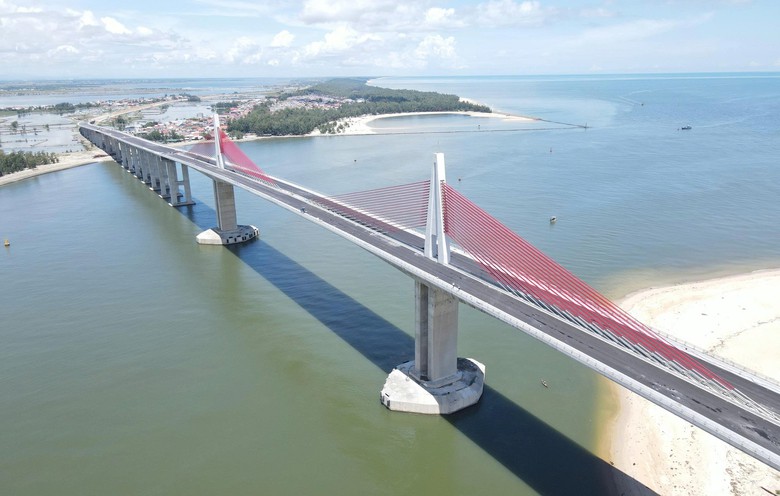 Huế: Vì sao cầu vượt biển dài nhất miền Trung trễ hạn thông xe?- Ảnh 1. Huế: Vì sao cầu vượt biển dài nhất miền Trung trễ hạn thông xe?- Ảnh 1.