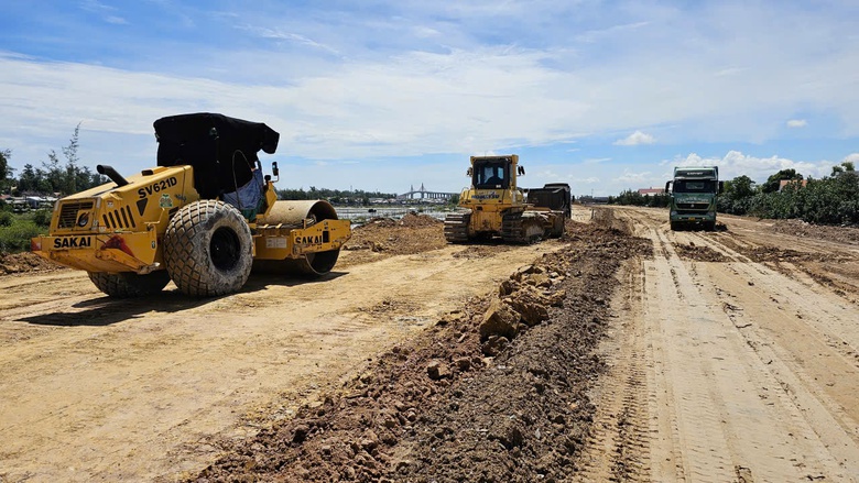 Huế: Vì sao cầu vượt biển dài nhất miền Trung trễ hạn thông xe?- Ảnh 7. Huế: Vì sao cầu vượt biển dài nhất miền Trung trễ hạn thông xe?- Ảnh 7.