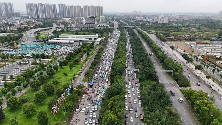 H&agrave; Nội: Đề xuất ph&acirc;n l&agrave;n, ph&acirc;n luồng đại lộ Thăng Long v&agrave; đường V&otilde; Nguy&ecirc;n Gi&aacute;p- Ảnh 1.