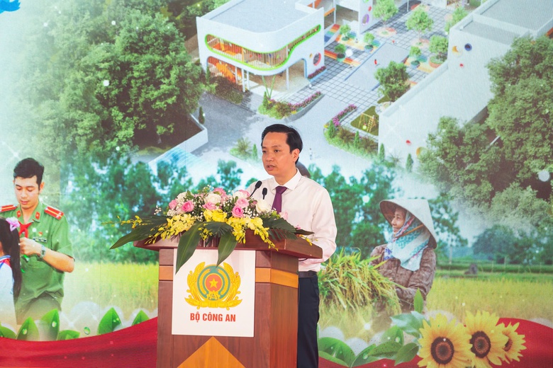 Đ&egrave;o Cả thi c&ocirc;ng trường mầm non Bộ C&ocirc;ng an trao tặng học sinh v&ugrave;ng "qu&ecirc; hương c&aacute;ch mạng"- Ảnh 6.