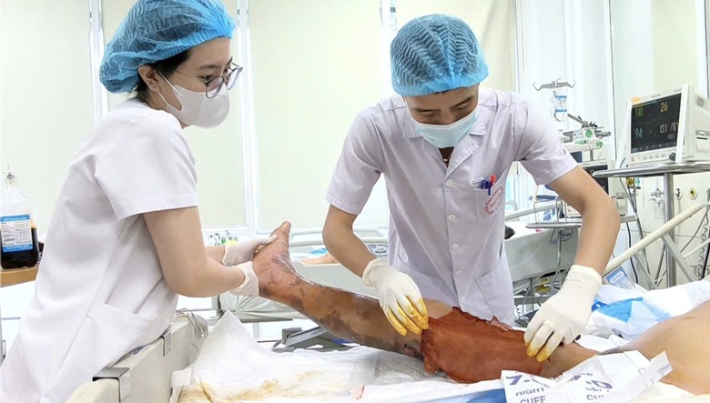 Người nông dân suýt tử vong vì vết gai đâm vào đùi- Ảnh 1. Người nông dân suýt tử vong vì vết gai đâm vào đùi- Ảnh 1.