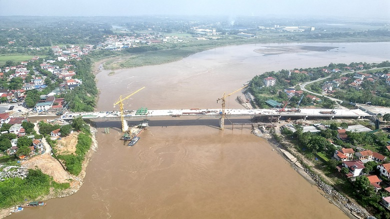 Khi n&agrave;o cầu Phong Ch&acirc;u mới th&ocirc;ng xe?- Ảnh 1.