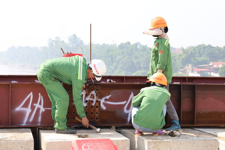 Khi n&agrave;o cầu Phong Ch&acirc;u mới th&ocirc;ng xe?- Ảnh 10.