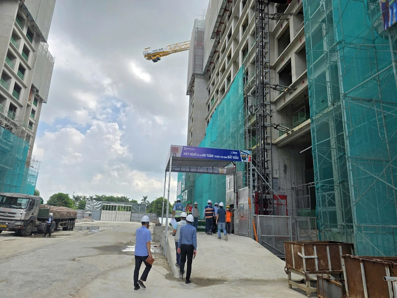 Kiểm tra dự &aacute;n The Senique Hanoi, Sở X&acirc;y dựng y&ecirc;u cầu khắc phục vi phạm an to&agrave;n trước 11/9- Ảnh 2.