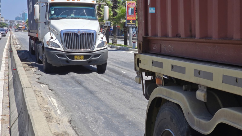 QL14B dẫn vào cảng Tiên Sa xuống cấp nghiêm trọng, gây mất an toàn giao thông- Ảnh 10. QL14B dẫn vào cảng Tiên Sa xuống cấp nghiêm trọng, gây mất an toàn giao thông- Ảnh 10.