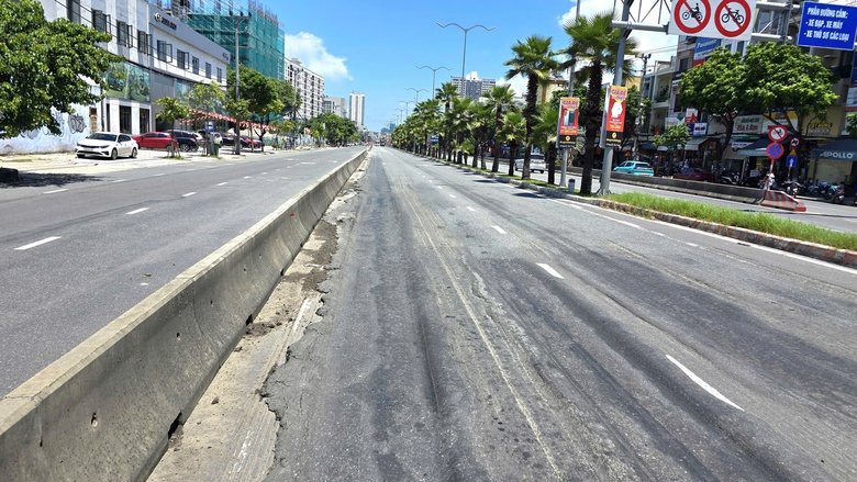 QL14B dẫn vào cảng Tiên Sa xuống cấp nghiêm trọng, gây mất an toàn giao thông- Ảnh 1. QL14B dẫn vào cảng Tiên Sa xuống cấp nghiêm trọng, gây mất an toàn giao thông- Ảnh 1.