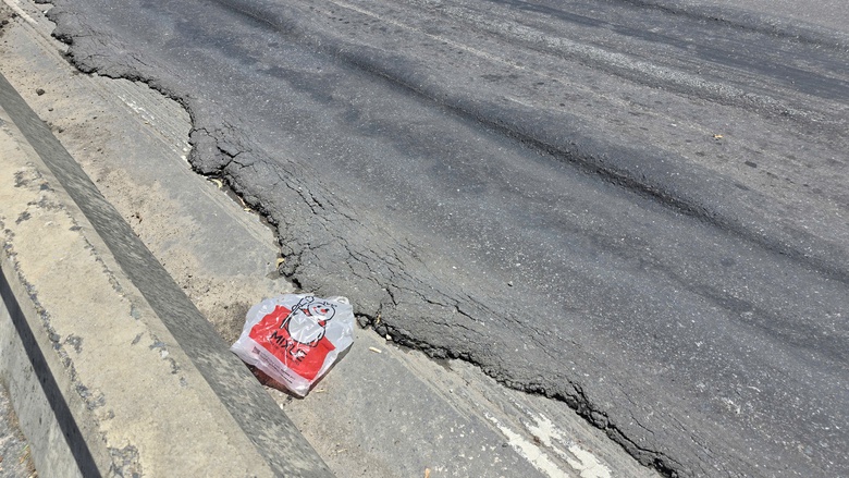 QL14B dẫn vào cảng Tiên Sa xuống cấp nghiêm trọng, gây mất an toàn giao thông- Ảnh 4. QL14B dẫn vào cảng Tiên Sa xuống cấp nghiêm trọng, gây mất an toàn giao thông- Ảnh 4.