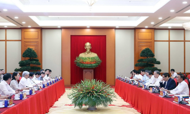Bộ Ch&iacute;nh trị cho &yacute; kiến về c&ocirc;ng t&aacute;c chuẩn bị Đại hội Đảng bộ MTTQ, c&aacute;c đo&agrave;n thể Trung ương- Ảnh 2.