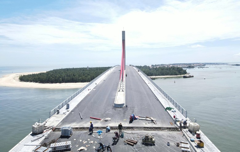 Huế: Vì sao cầu vượt biển dài nhất miền Trung trễ hạn thông xe?- Ảnh 5. Huế: Vì sao cầu vượt biển dài nhất miền Trung trễ hạn thông xe?- Ảnh 5.