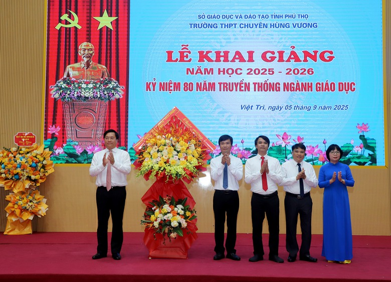 Học sinh to&agrave;n quốc h&acirc;n hoan niềm vui ng&agrave;y tựu trường- Ảnh 3.