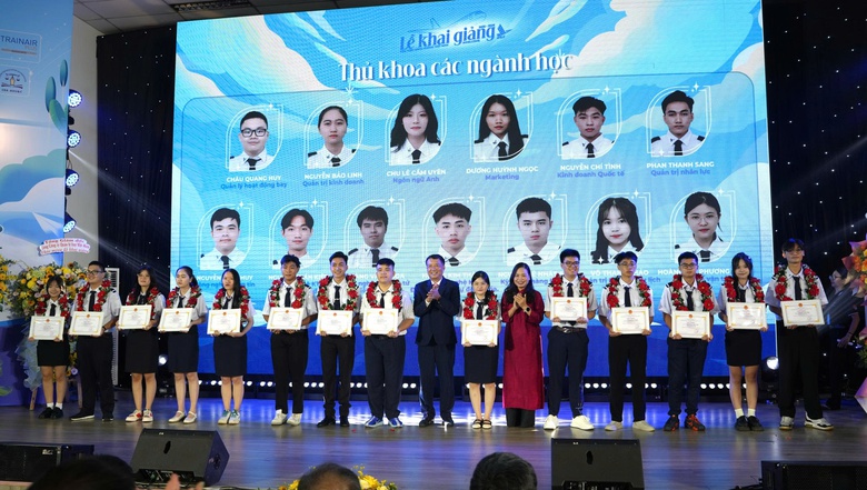 Học viện H&agrave;ng kh&ocirc;ng khai giảng năm học mới, hơn 4.600 "c&aacute;nh chim K19" cất c&aacute;nh ước mơ- Ảnh 5.