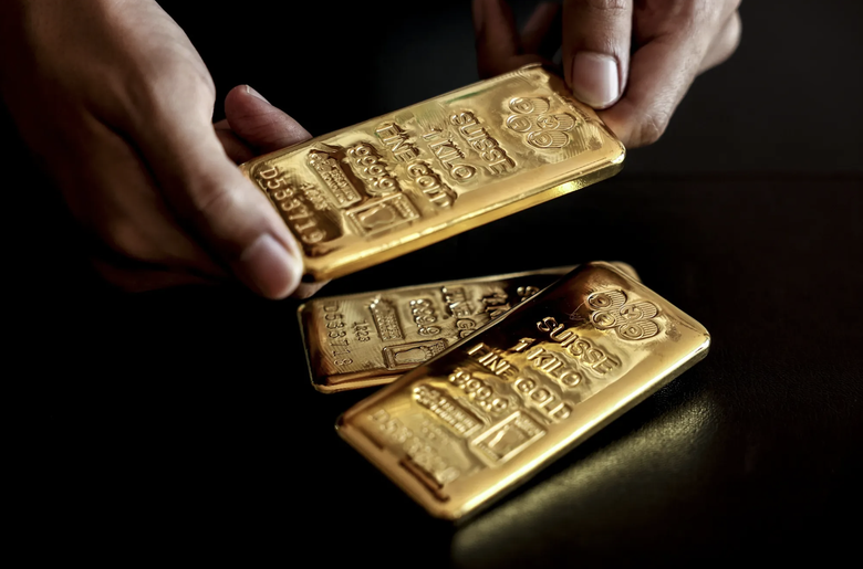 Gi&aacute; v&agrave;ng duy tr&igrave; gần mức kỷ lục khi nh&agrave; đầu tư chờ đợi dữ liệu việc l&agrave;m quan trọng của Mỹ- Ảnh 1.