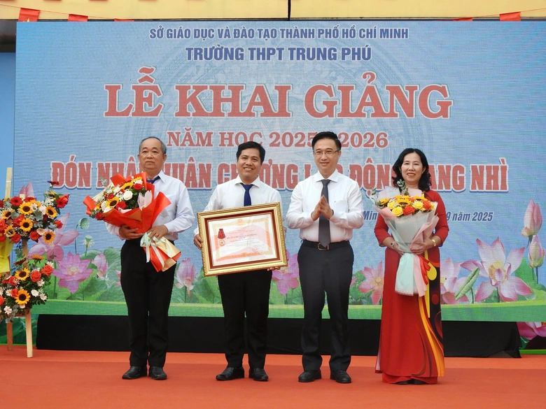 TP.HCM: Nhiều trường học đ&oacute;n Hu&acirc;n chương Lao động trong lễ khai giảng năm học mới- Ảnh 4.