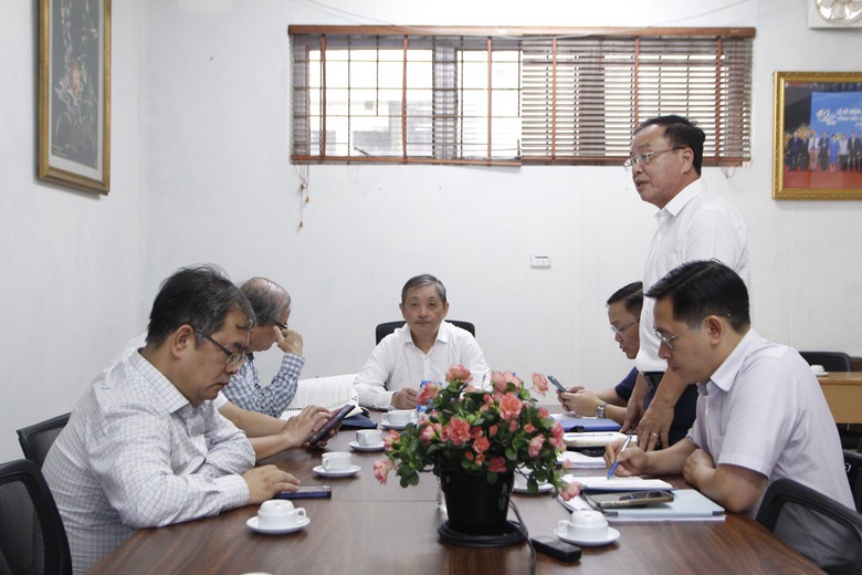 Ph&oacute; Cục trưởng Cục Kinh tế - Quản l&yacute; đầu tư x&acirc;y dựng (Bộ X&acirc;y dựng) Đ&agrave;m Đức Bi&ecirc;n  ph&aacute;t biểu tại Tọa đ&agrave;m.