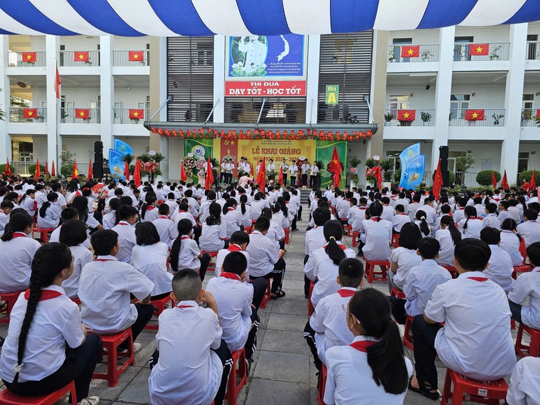 Hơn 2,3 triệu học sinh Hà Nội náo nức đón năm học mới đặc biệt- Ảnh 18. Hơn 2,3 triệu học sinh Hà Nội náo nức đón năm học mới đặc biệt- Ảnh 18.