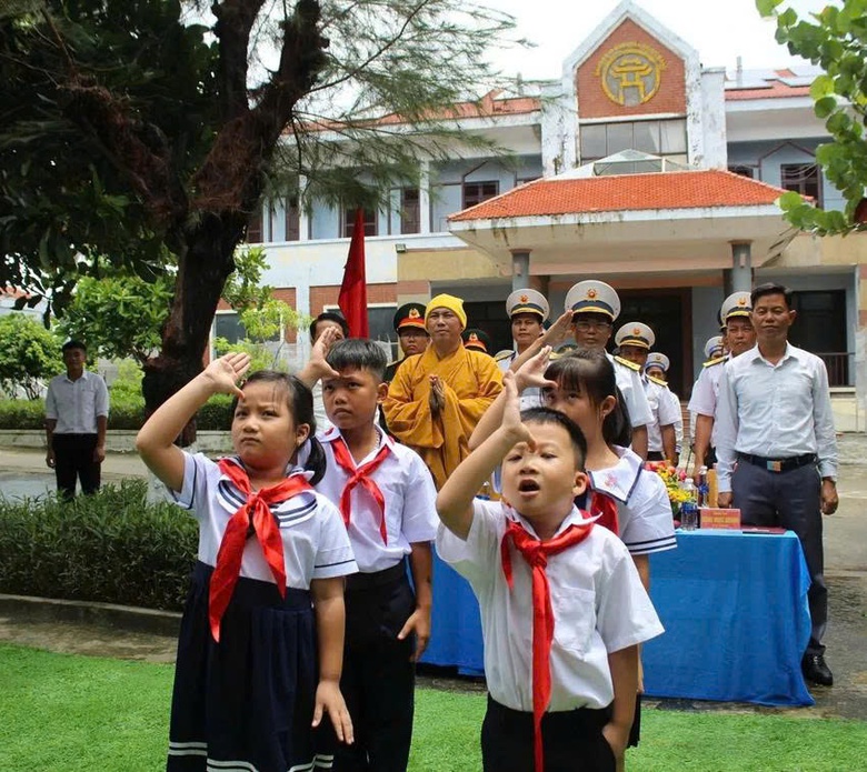 Rộn r&agrave;ng, vui tươi lễ khai giảng năm học mới tr&ecirc;n quần đảo Trường Sa- Ảnh 1.