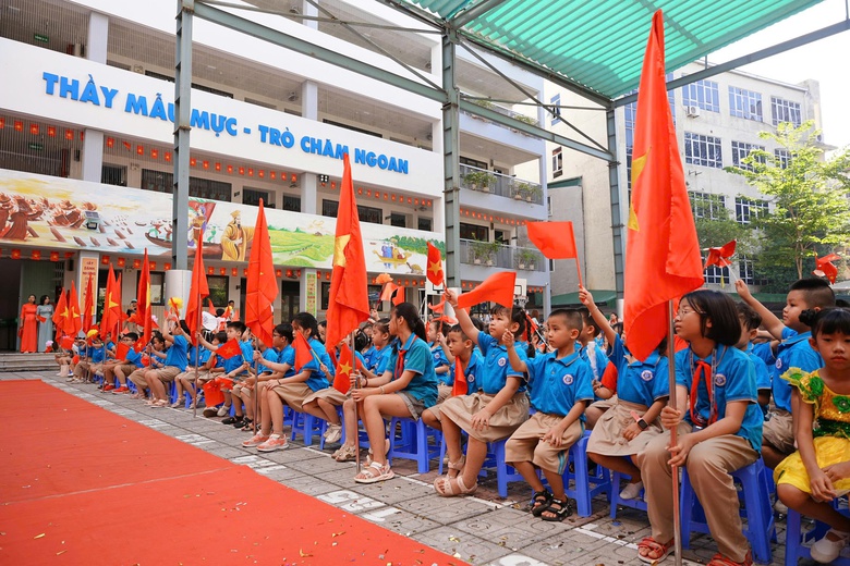 Hơn 2,3 triệu học sinh Hà Nội náo nức đón năm học mới đặc biệt- Ảnh 7. Hơn 2,3 triệu học sinh Hà Nội náo nức đón năm học mới đặc biệt- Ảnh 7.
