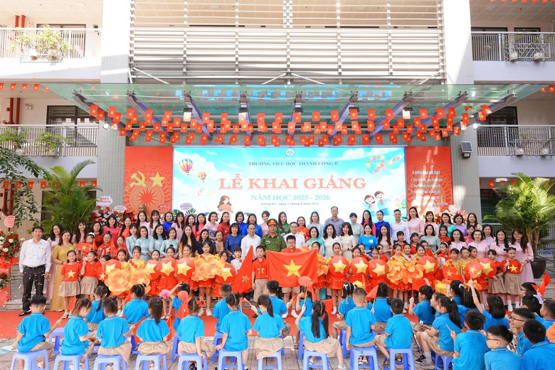 Hơn 2,3 triệu học sinh Hà Nội náo nức đón năm học mới đặc biệt- Ảnh 9. Hơn 2,3 triệu học sinh Hà Nội náo nức đón năm học mới đặc biệt- Ảnh 9.