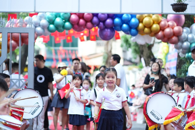 Hơn 2,3 triệu học sinh Hà Nội náo nức đón năm học mới đặc biệt- Ảnh 14. Hơn 2,3 triệu học sinh Hà Nội náo nức đón năm học mới đặc biệt- Ảnh 14.